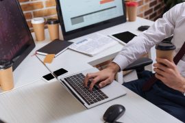 stock-broker-dividends stock-broker-dividends