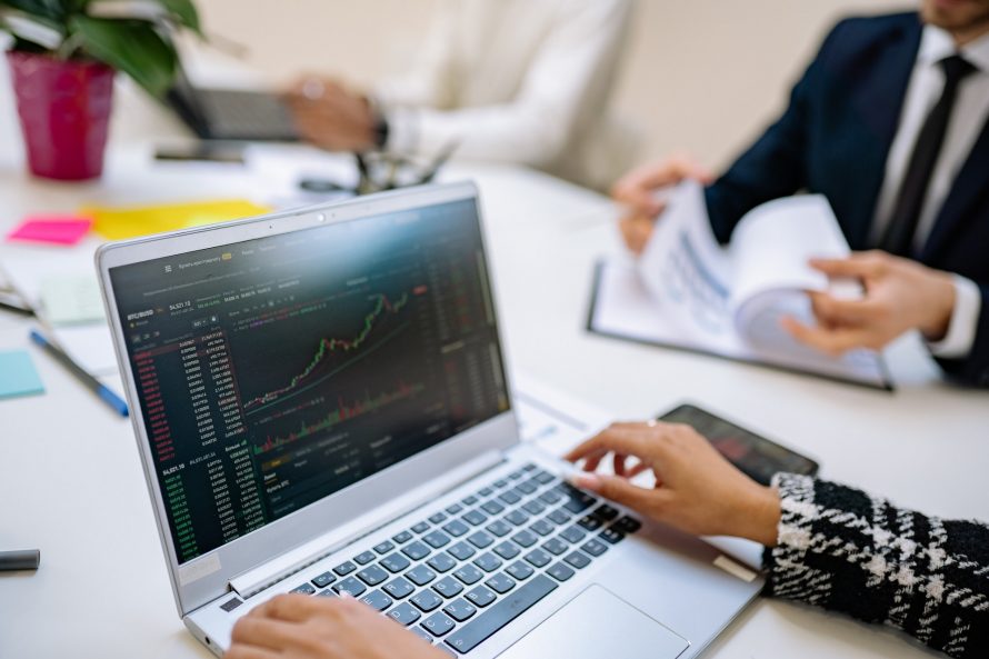 beginner-looking-at-stocks