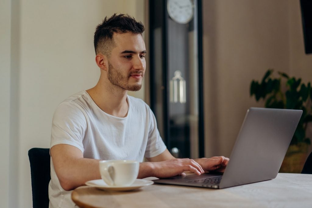 man learning about etfs